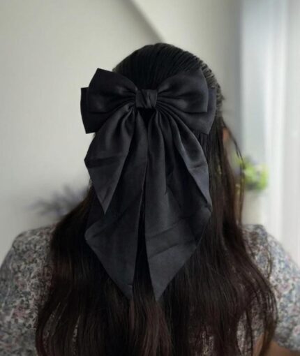 Black bow pin